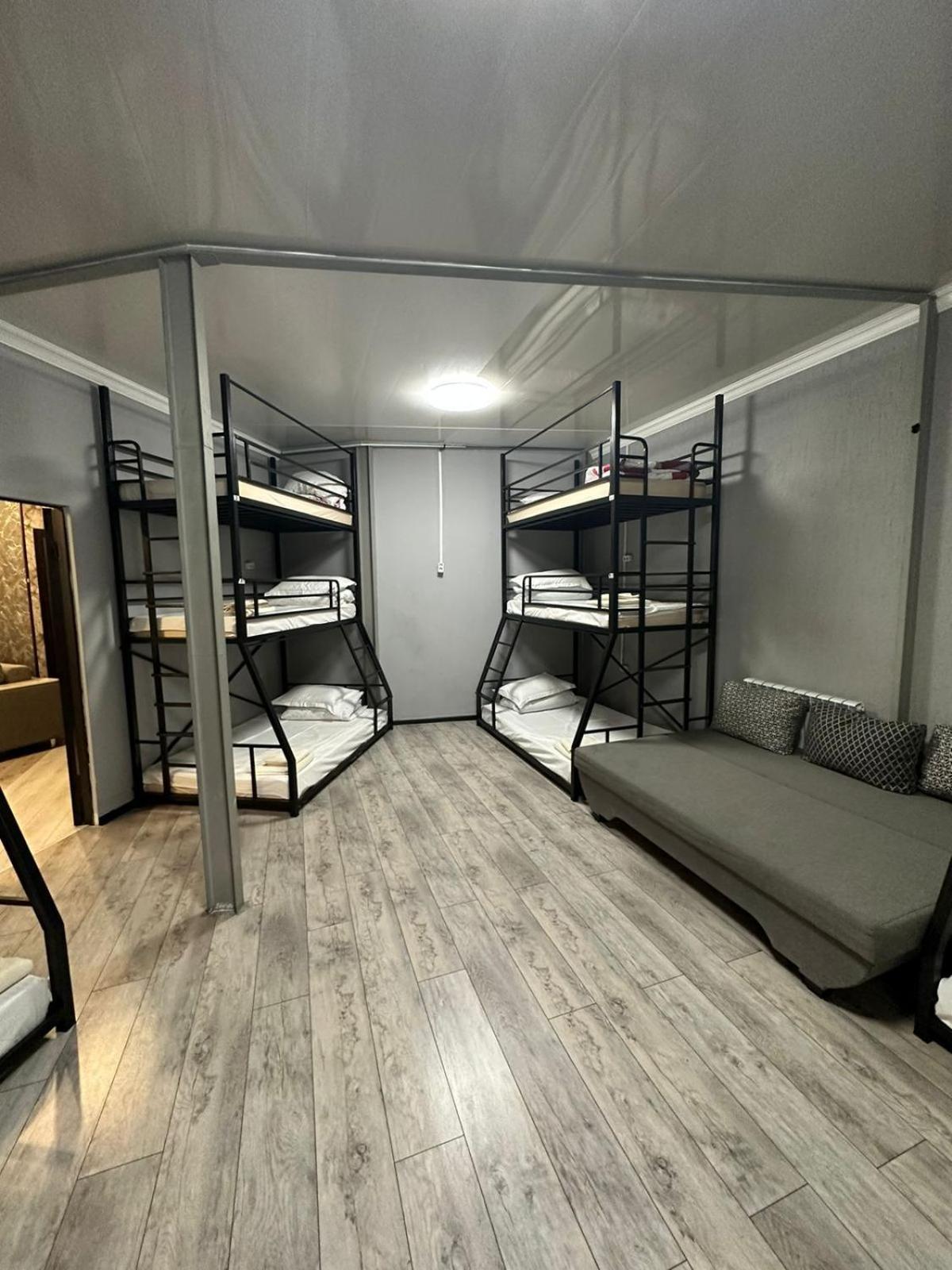 Kuze Hostel Almaty Eksteriør bilde
