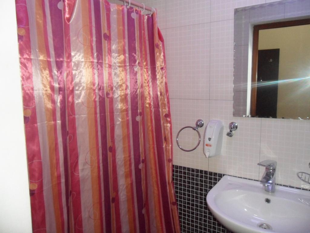Kuze Hostel Almaty Eksteriør bilde