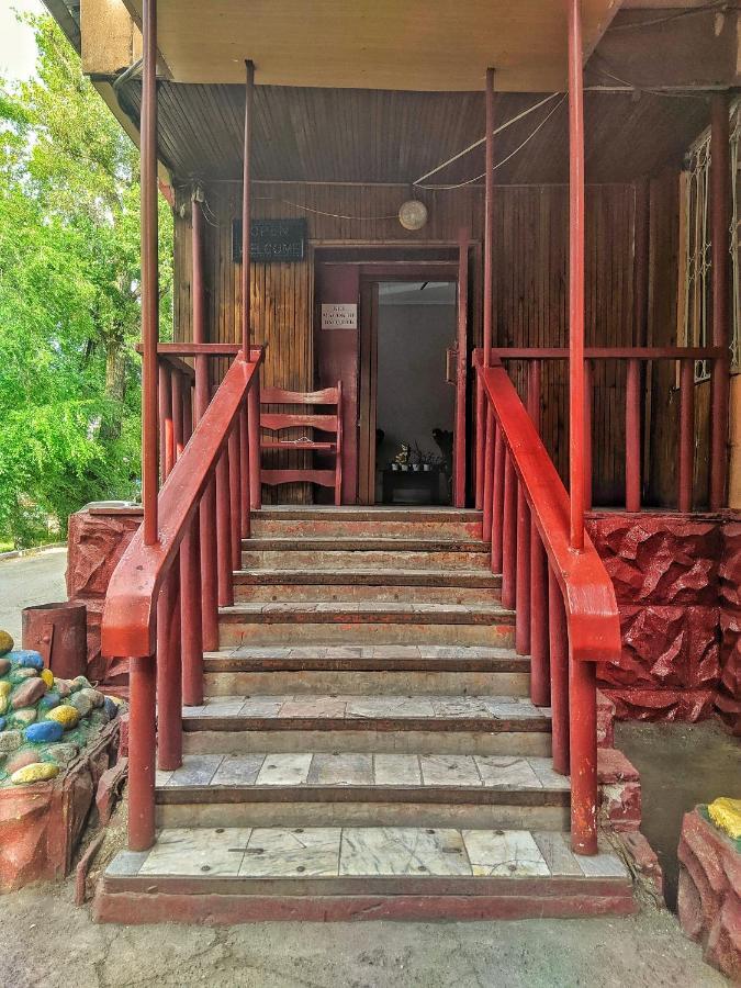Kuze Hostel Almaty Eksteriør bilde